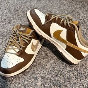 Nike BIG BOYS Low-Top Sneakers in Brown, White & Tan Plaid Brown Lows